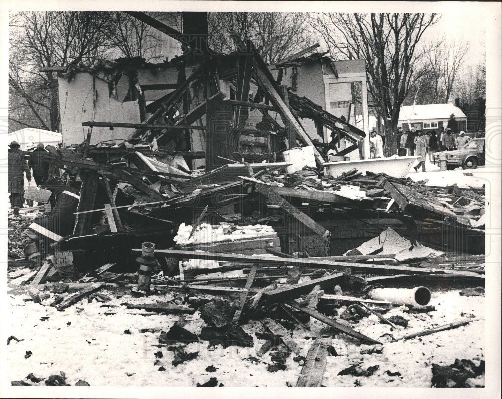 1984 Press Photo house gas explosion debris Vaughan Ave - Historic Images
