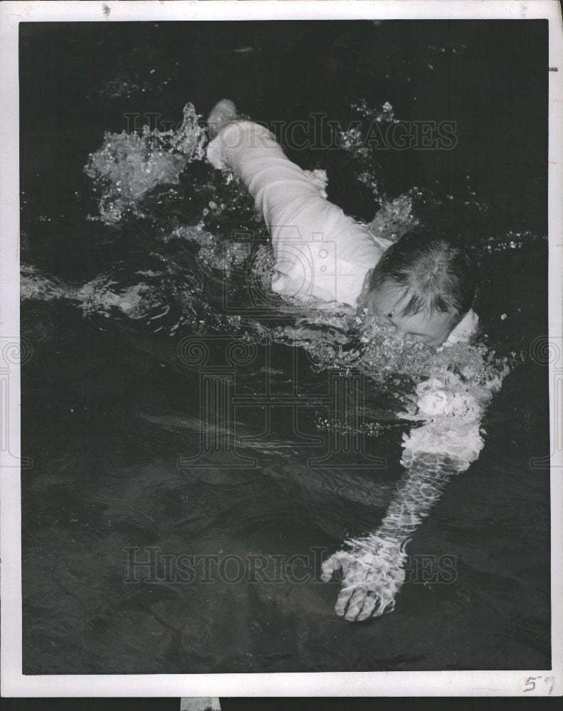 1958 Press Photo Gus Stager wins NCAA swim title - Historic Images