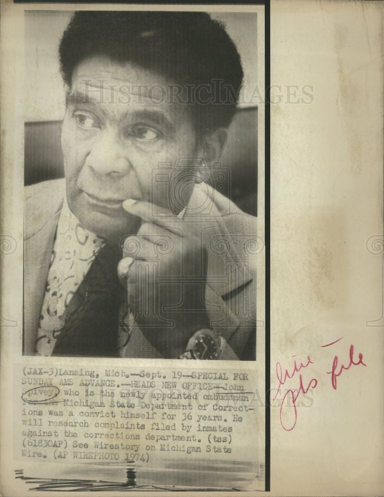 1974 Press Photo John Spivey ombudsman MI corrections - Historic Images