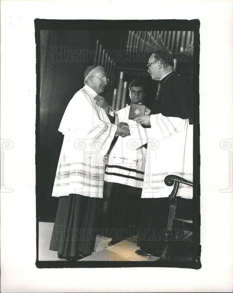 1988 Press Photo Edmund C Szoka Archbishop Detroit - Historic Images