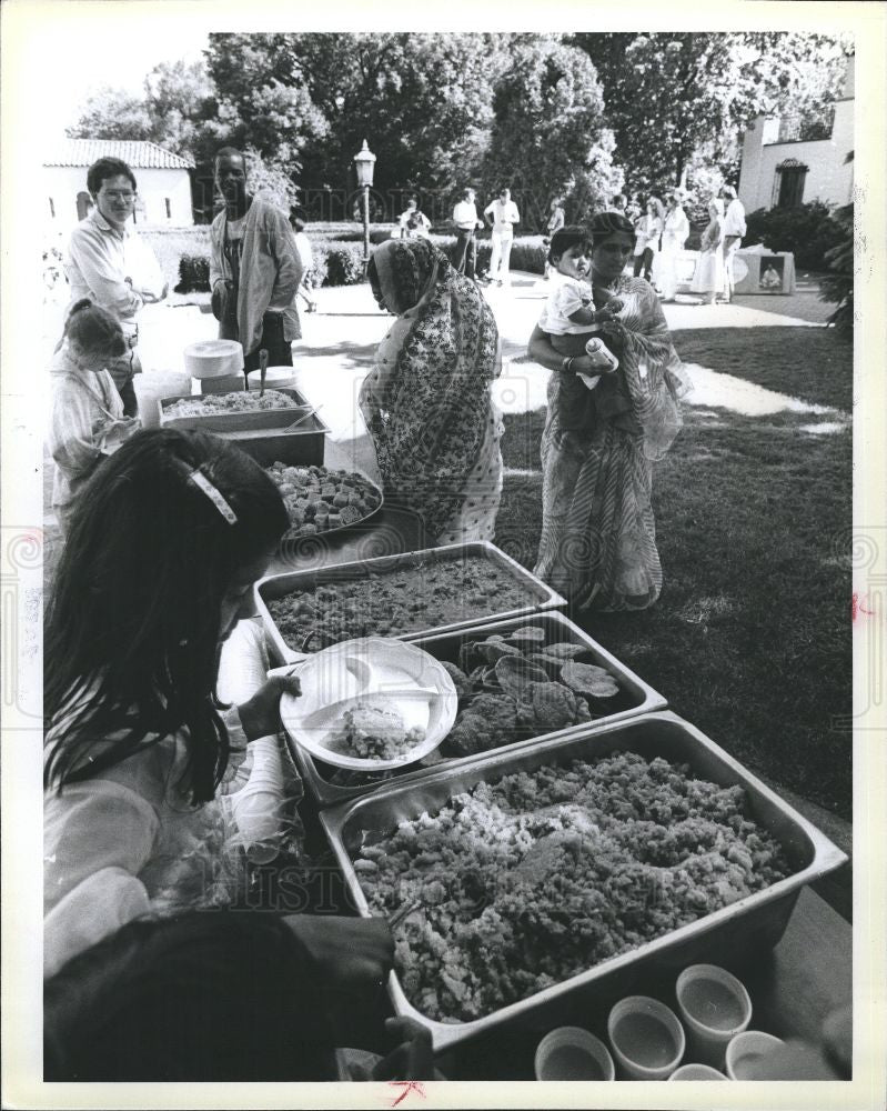 1979 Press Photo Hare Krishna Temple Feast Hindu - Historic Images