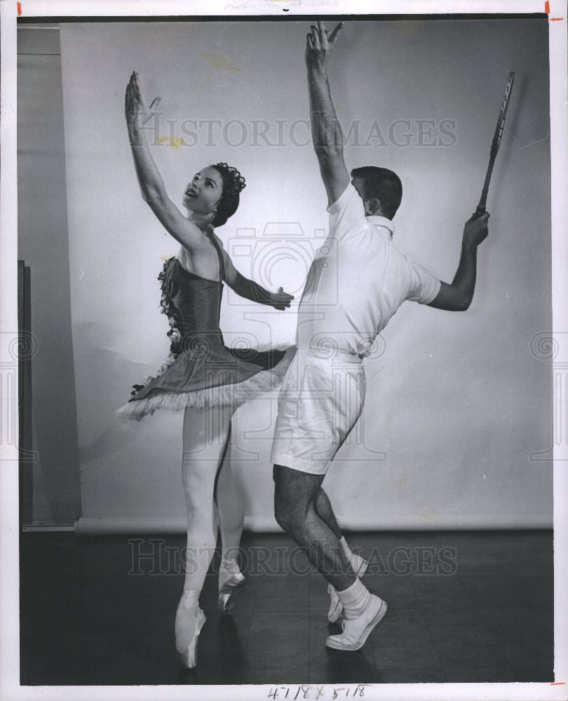 1961 Press Photo Linda Taggart Demi-pointe Overhand - Historic Images
