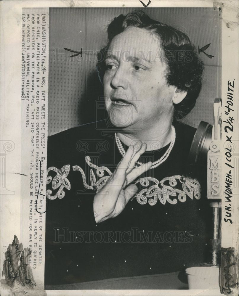 1958 Press Photo Mrs. Taft press conference - Historic Images