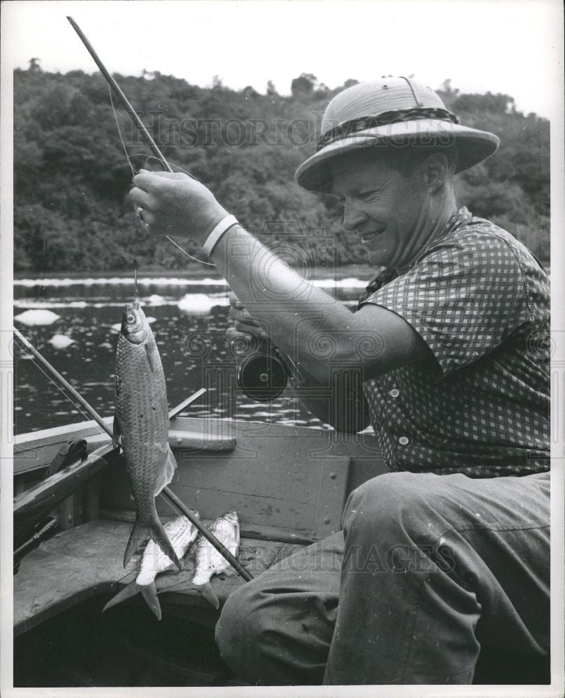 1957 Press Photo Wallace Nile River Shad - Historic Images