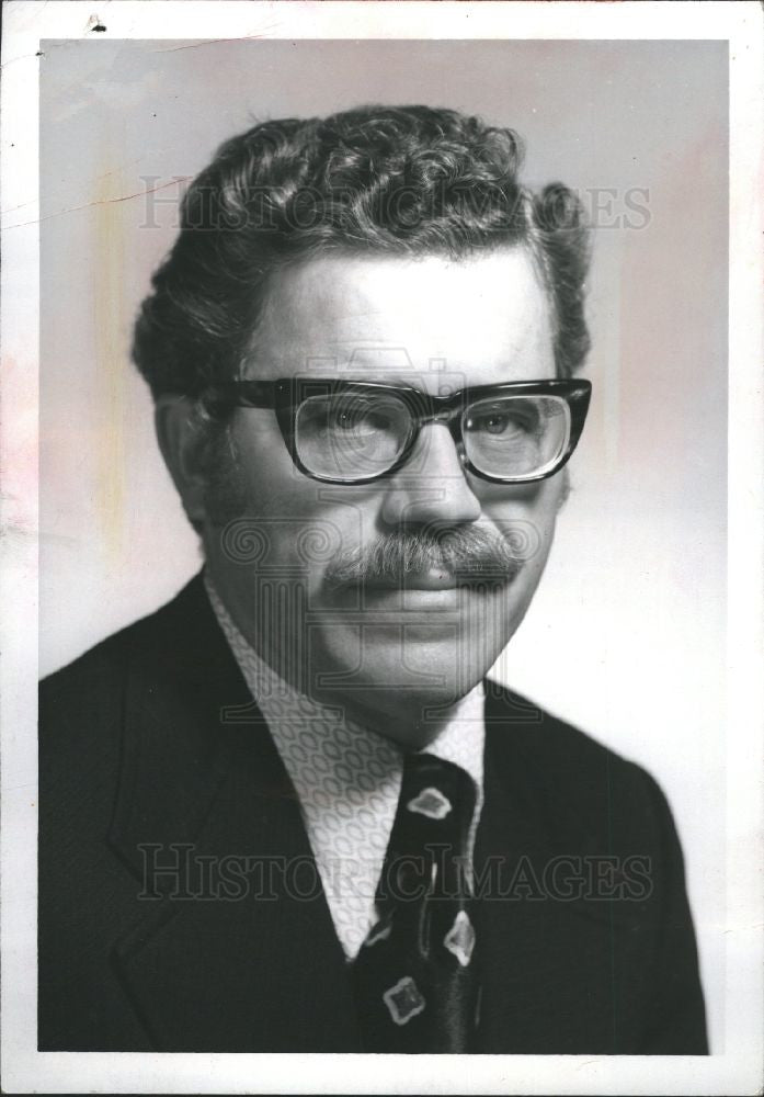 Press Photo Henry Szymanski Judge - Historic Images