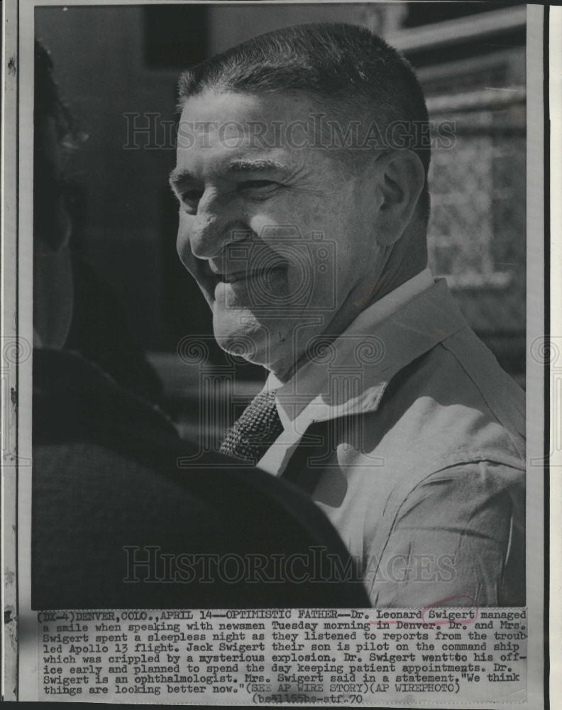 1970 Press Photo Leonard Swigert doctor - Historic Images