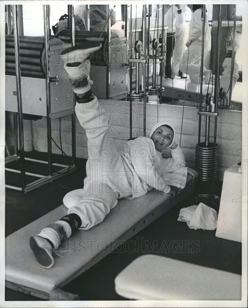 1973 Press Photo Health spa gym leg lifts - Historic Images