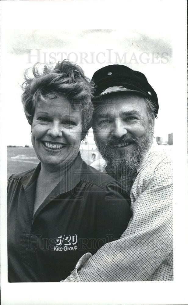 1982 Press Photo Hank Nancy Szerlag 5/20 Kite Detroit - Historic Images