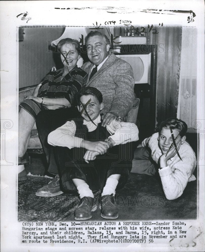 1956 Press Photo Sandor Szabo Hungarian actor family - Historic Images