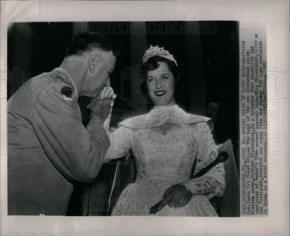 1953 Press Photo Kathryn Eisenhower James Van Fleet - Historic Images
