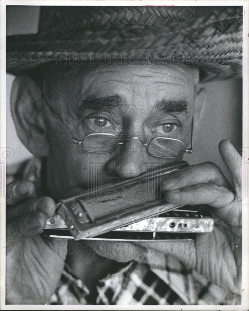 1974 Press Photo Jimmy Warner harmonica player - Historic Images