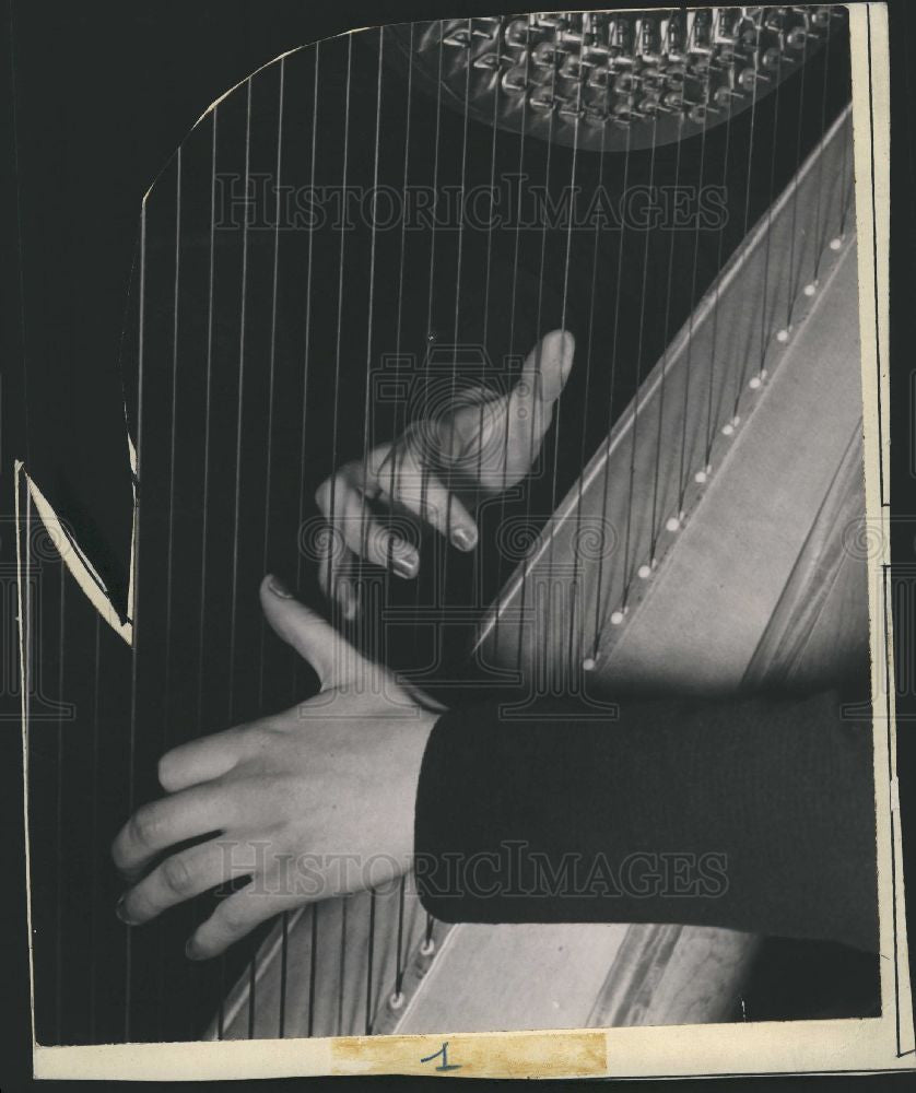 1940 Press Photo Musical Hands - Historic Images