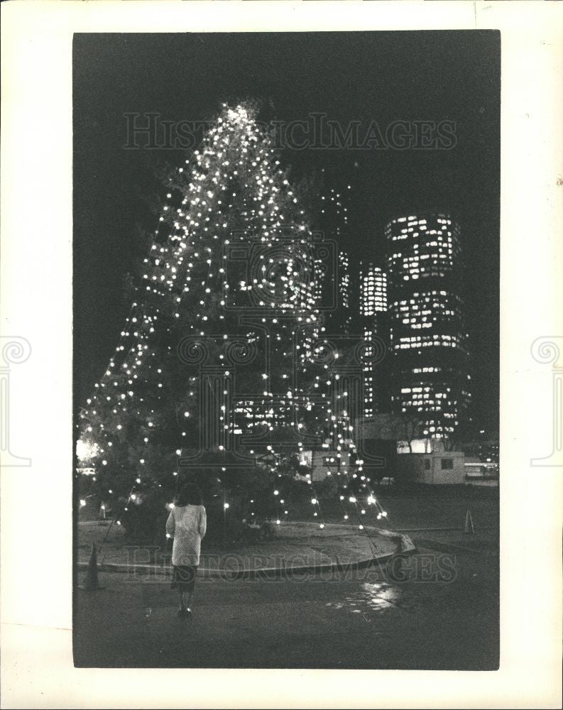 1987 Press Photo lighting white pine Hart Plaza - Historic Images