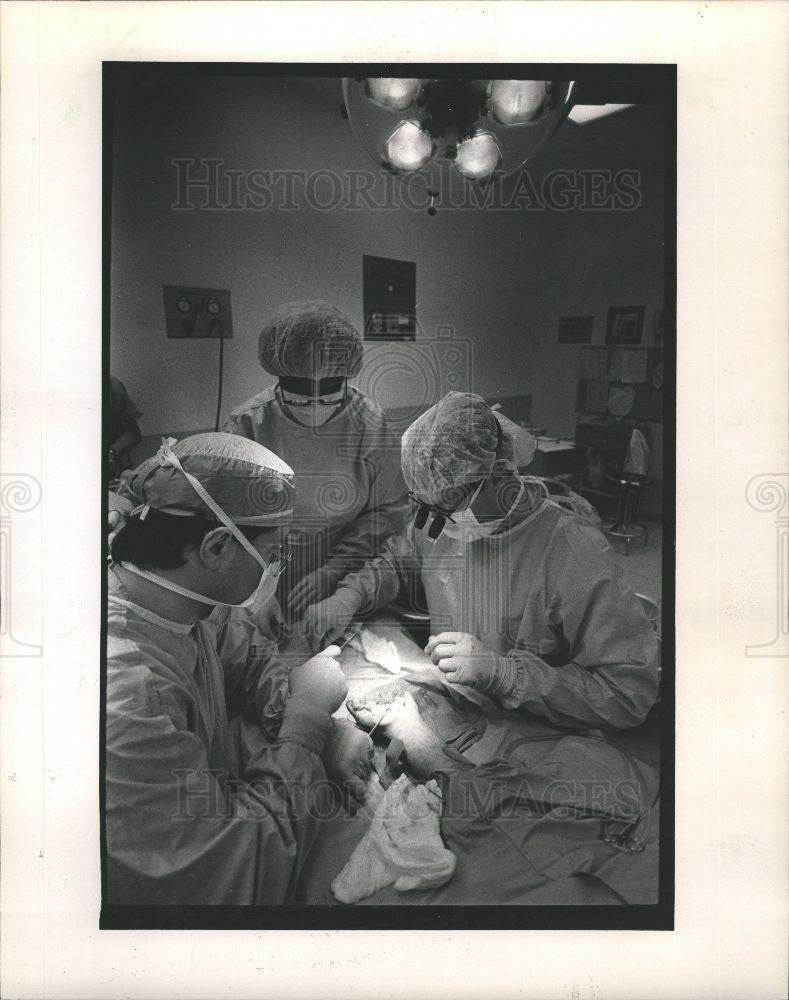 1988 Press Photo Michael J. Busuito general surgery - Historic Images