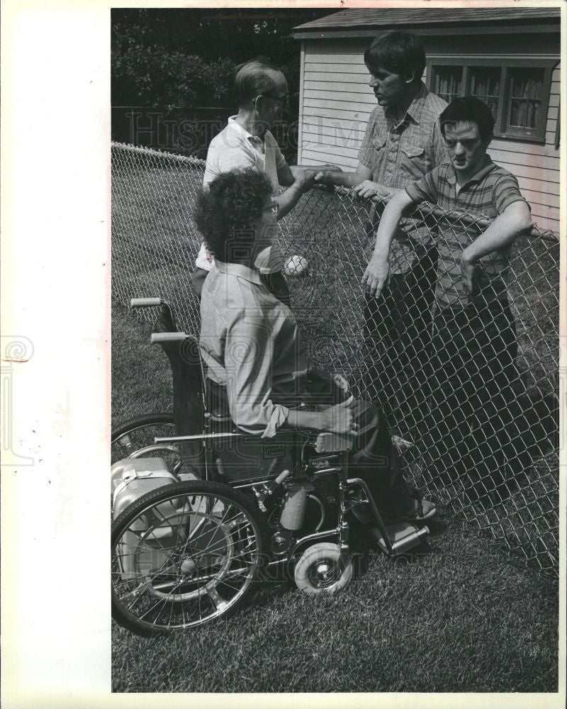 1984 Press Photo Group home Dearborn Heights neighbors - Historic Images