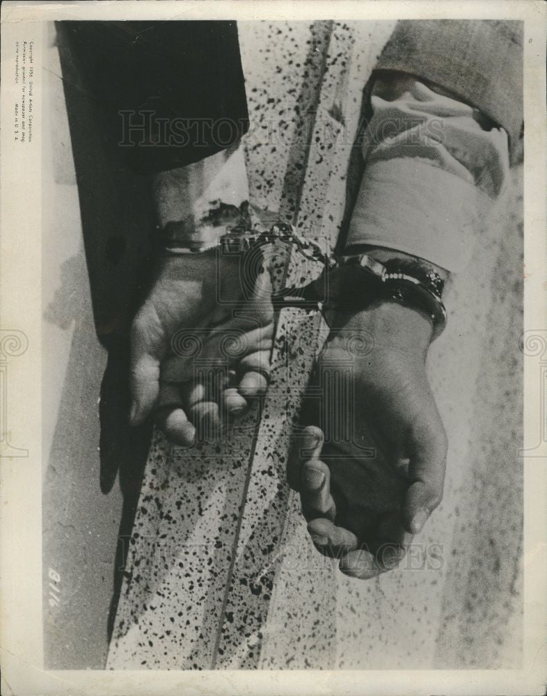 1956 Press Photo Handcuffs, prisioners - Historic Images
