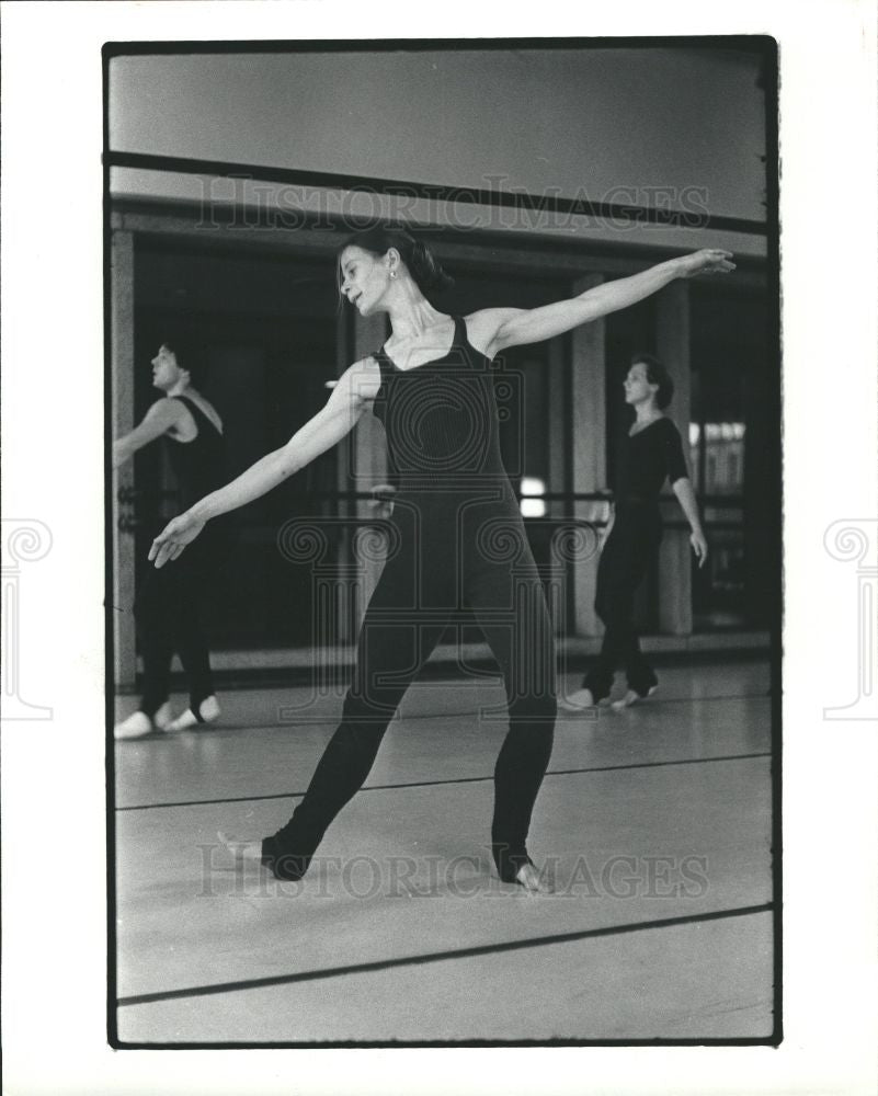 1981 Press Photo Harbinger Dance Lynn Slaughter - Historic Images