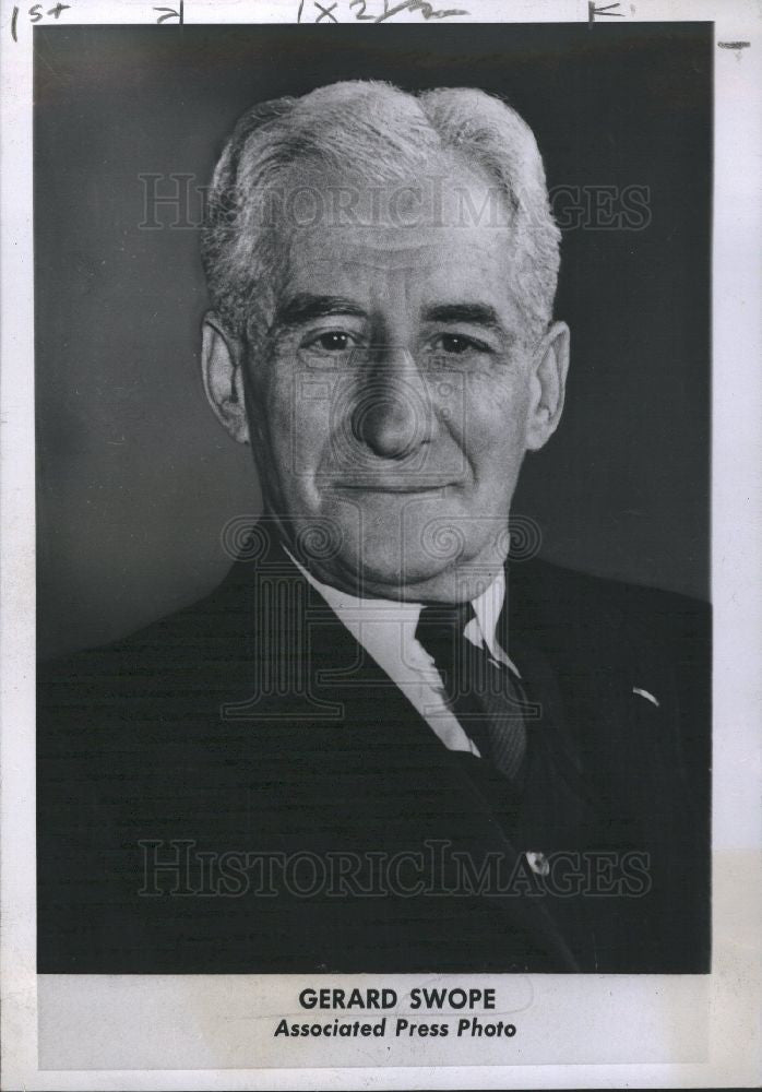 1945 Press Photo Gerard Swope president Electric - Historic Images