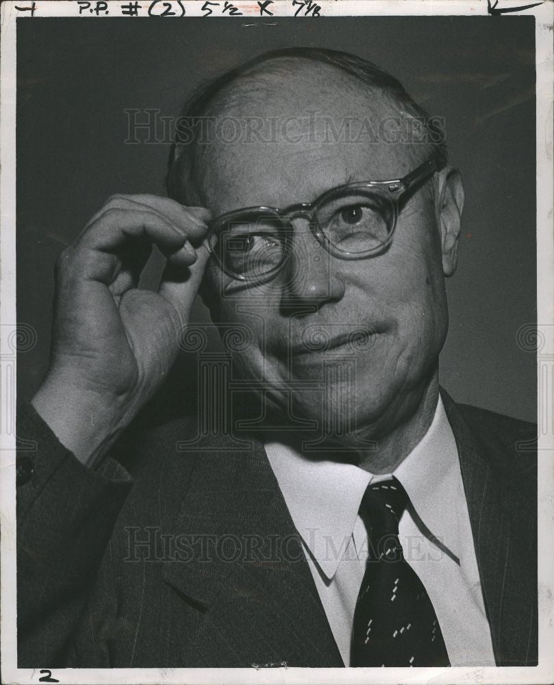 1963 Press Photo Robert Taft Glasses Senator Republican - Historic Images
