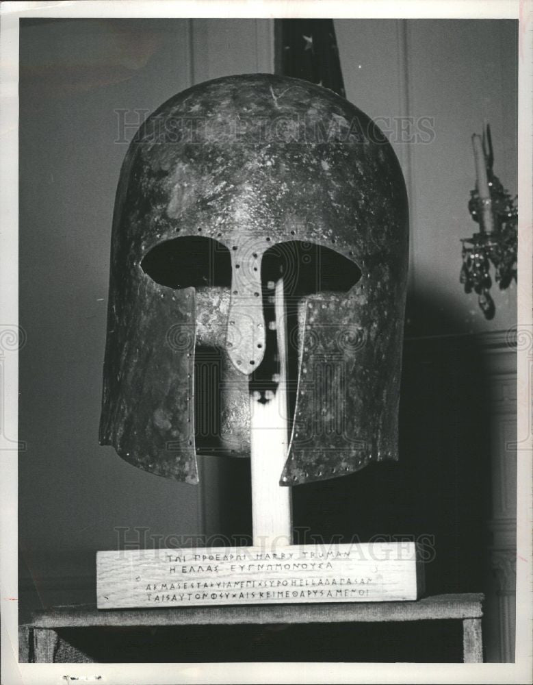 1967 Press Photo Athenian Helmet Dean Rusk - Historic Images