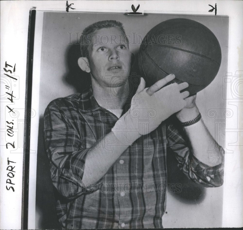 1957 Press Photo Jim Spivey  basketball player - Historic Images