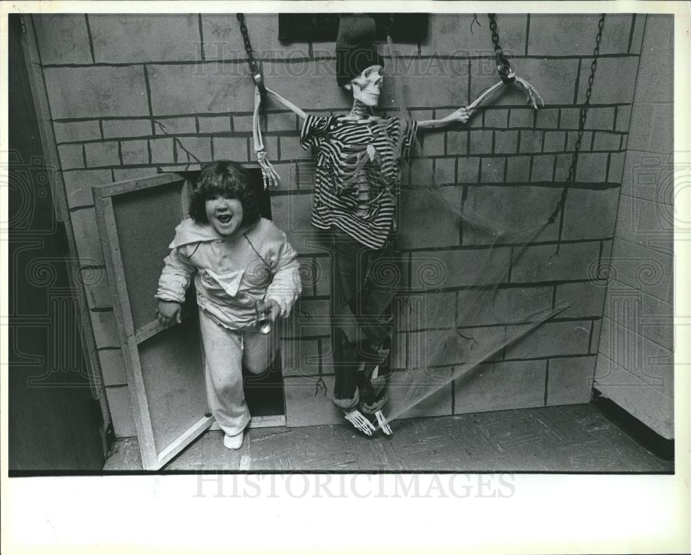 1964 Press Photo Haunted house - Historic Images