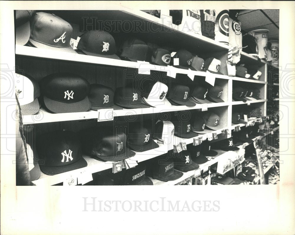 1987 Press Photo Designated Hatter Baseball Cap Detroit - Historic Images