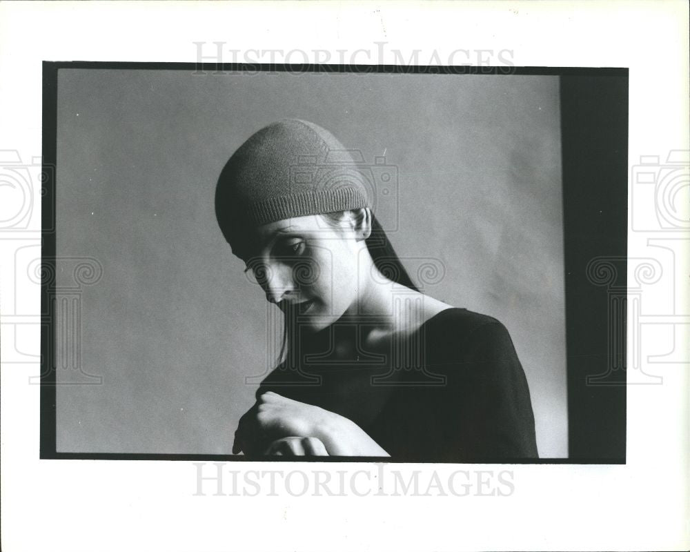 1993 Press Photo Calvin Klein Skullcap Cashmere Fashion - Historic Images