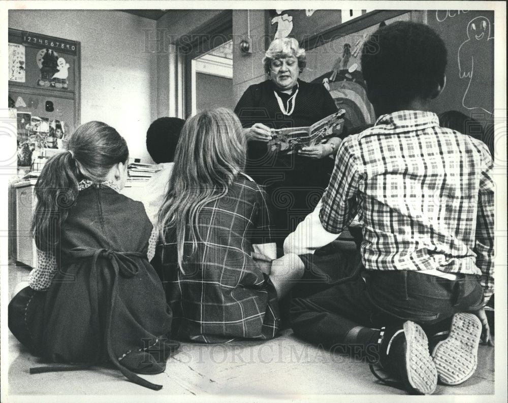 1982 Press Photo Joan McCotter Head teacher - Historic Images