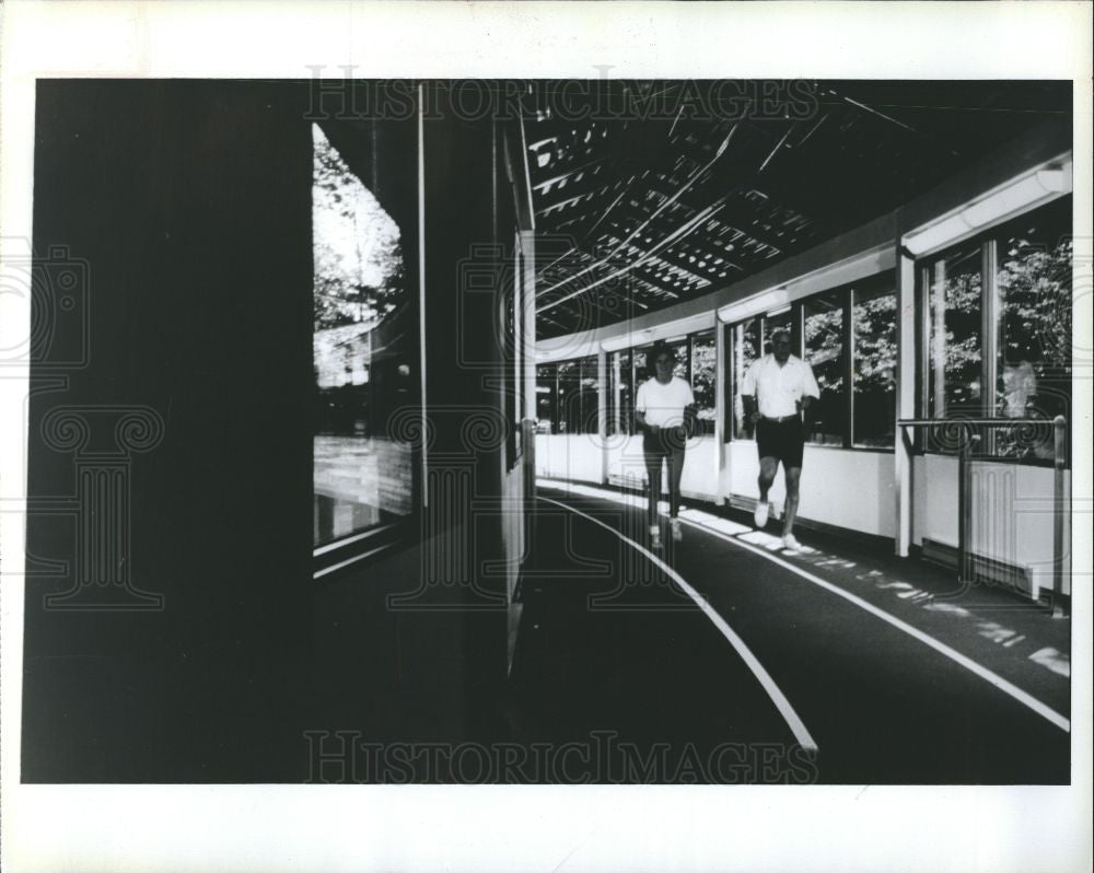 1990 Press Photo King Ranch indoor running track spa - Historic Images