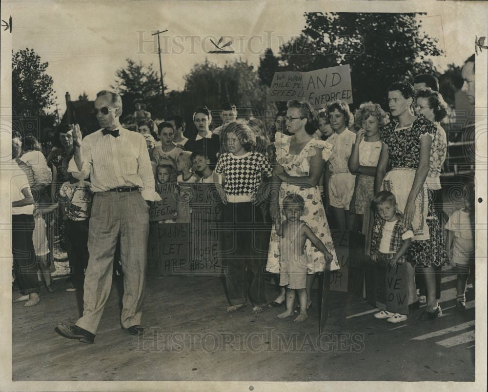 1951 Press Photo Steet blocked by aroused parents - Historic Images