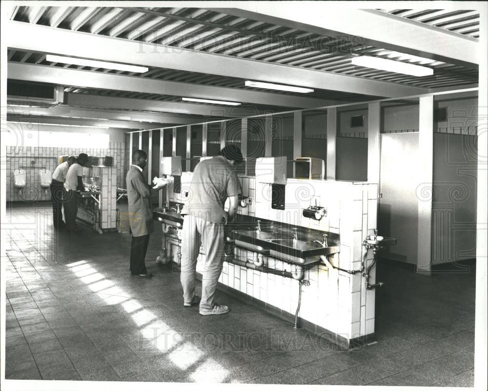 1986 Press Photo Kempston Road Plant - Historic Images