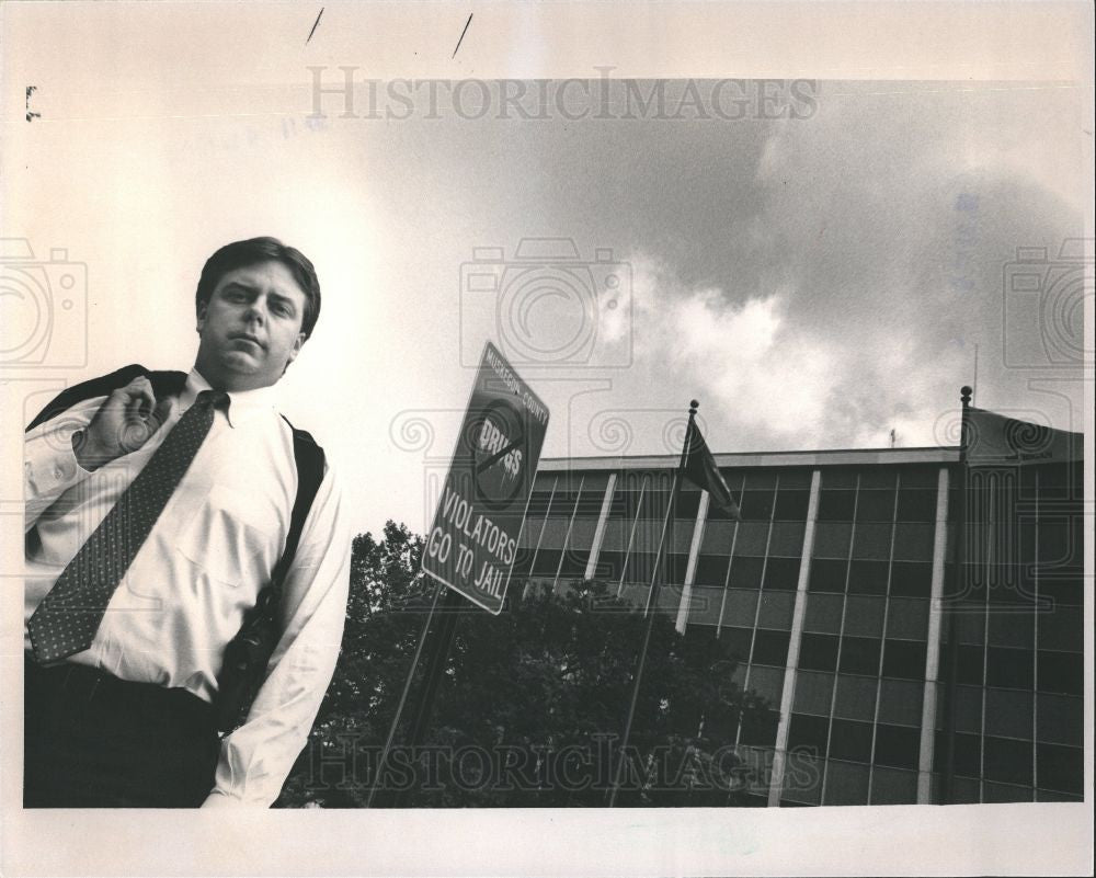 1991 Press Photo Tony Tague Muskegon County Prosecutor - Historic Images