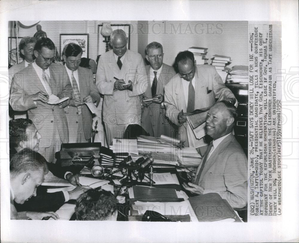 1952 Press Photo Robert Taft addressing news conference - Historic Images