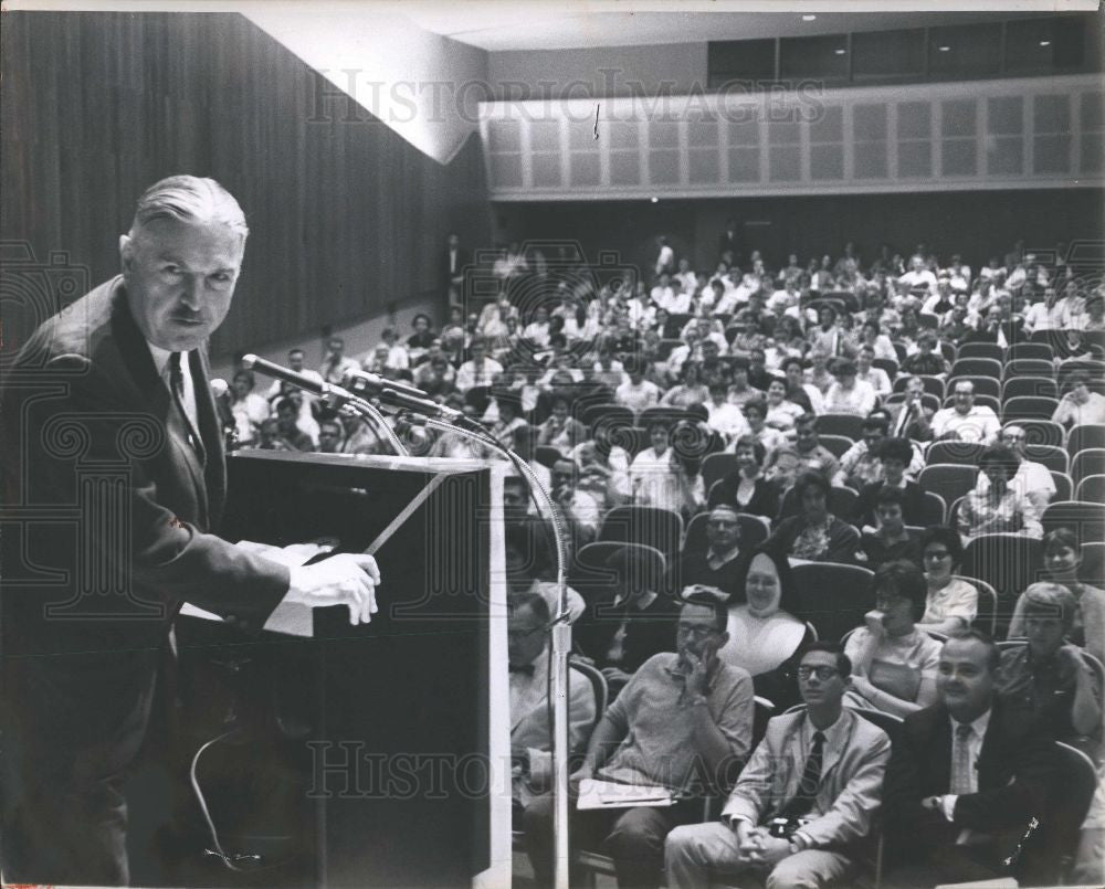 1962 Press Photo Neil Staebler Talks George Romney - Historic Images