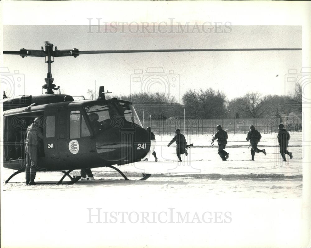 1984 Press Photo Terence Andrews Guardsmen - Historic Images