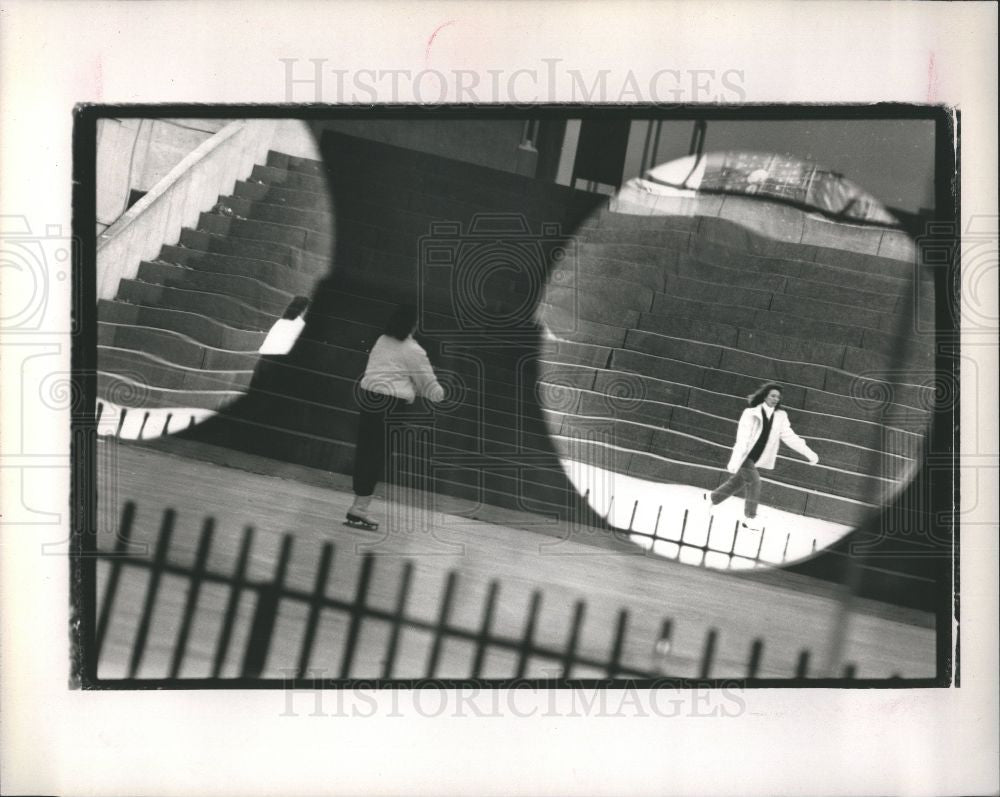 1989 Press Photo Hart Philip A. Plaza - Historic Images
