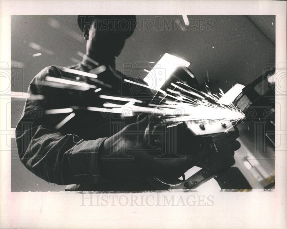 1989 Press Photo Tyrone Moss ice skate rental rink - Historic Images