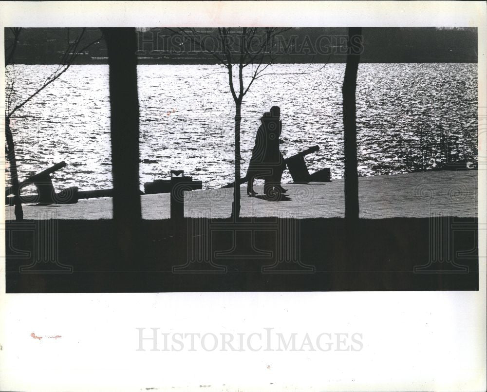 1979 Press Photo Hart Plaza Downtown Detroit Michigan - Historic Images