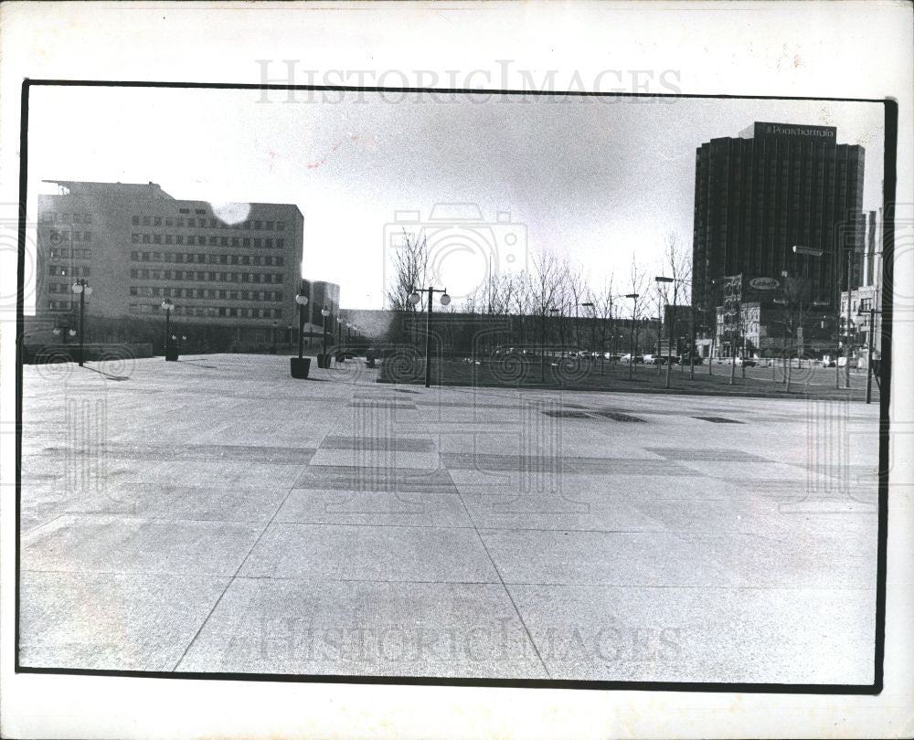 1973 Press Photo Philip Hart Plaza Detroit  River - Historic Images