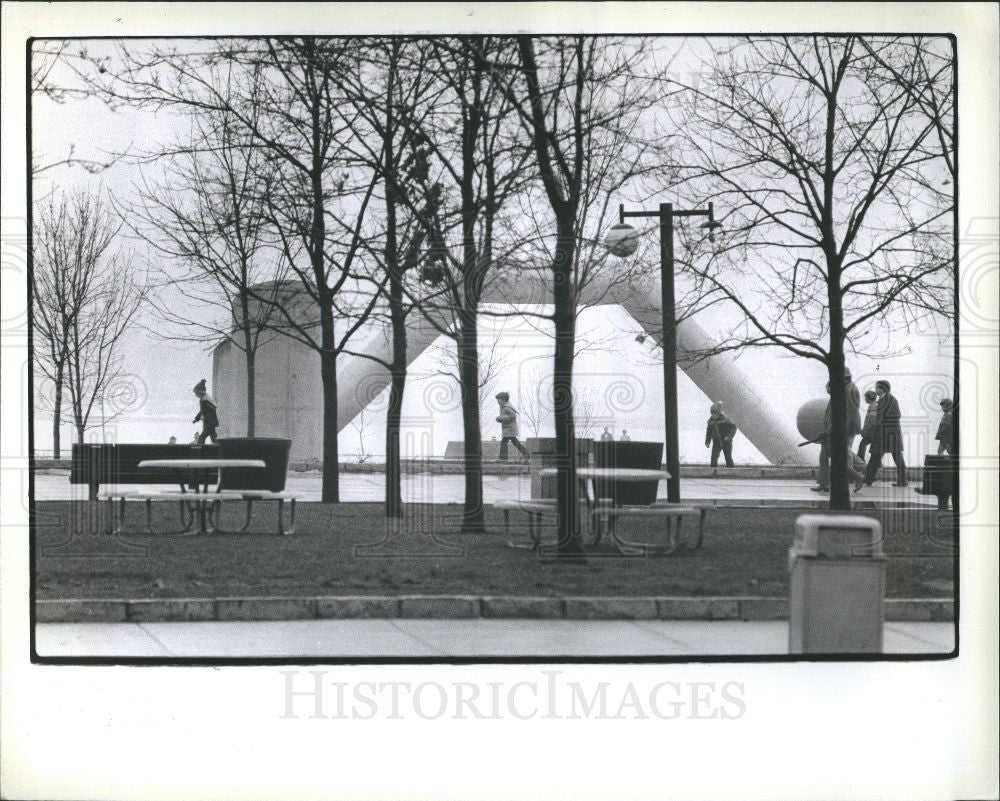 1979 Press Photo Hart Plaza from Jefferson Ave - Historic Images