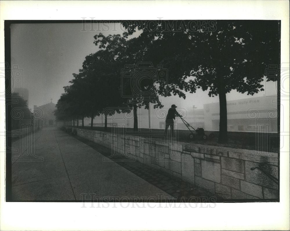 1988 Press Photo Hart Plaza Downtown Detroit Michigan - Historic Images