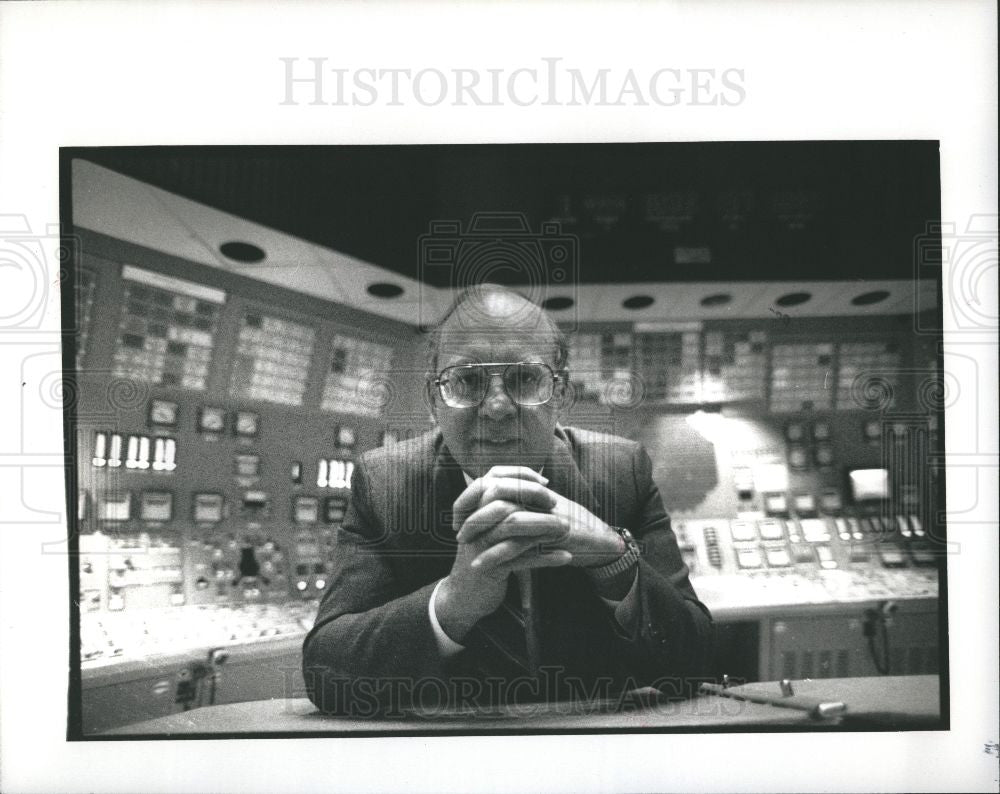 1989 Press Photo Ralph Slyvie vice president Edison - Historic Images