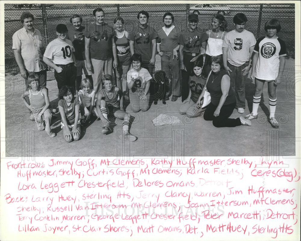 Press Photo Detroit Little League Team Poses - Historic Images