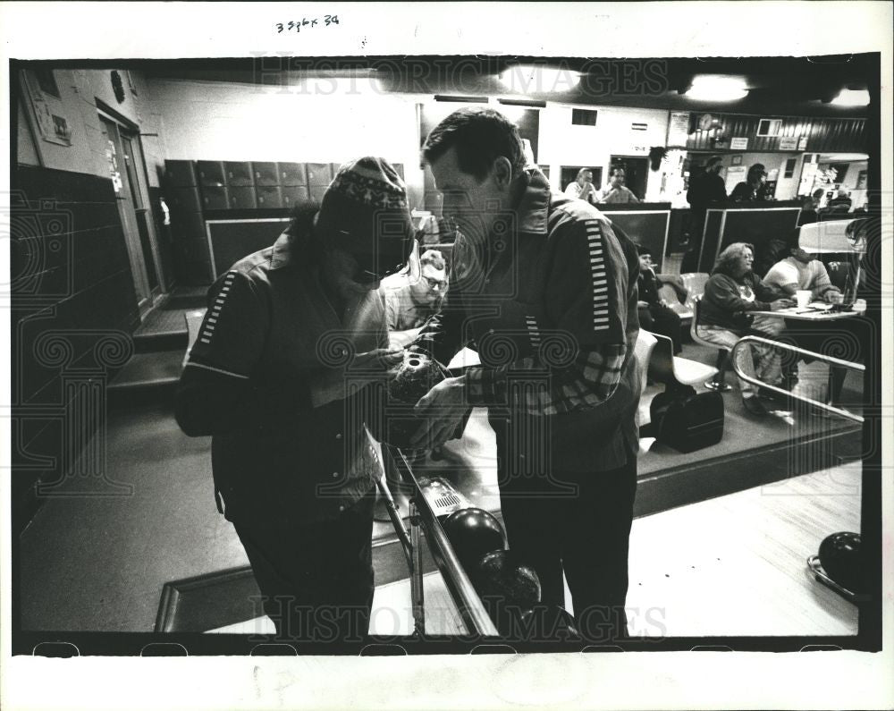 1991 Press Photo The blind bowlers at Timber Lanes - Historic Images