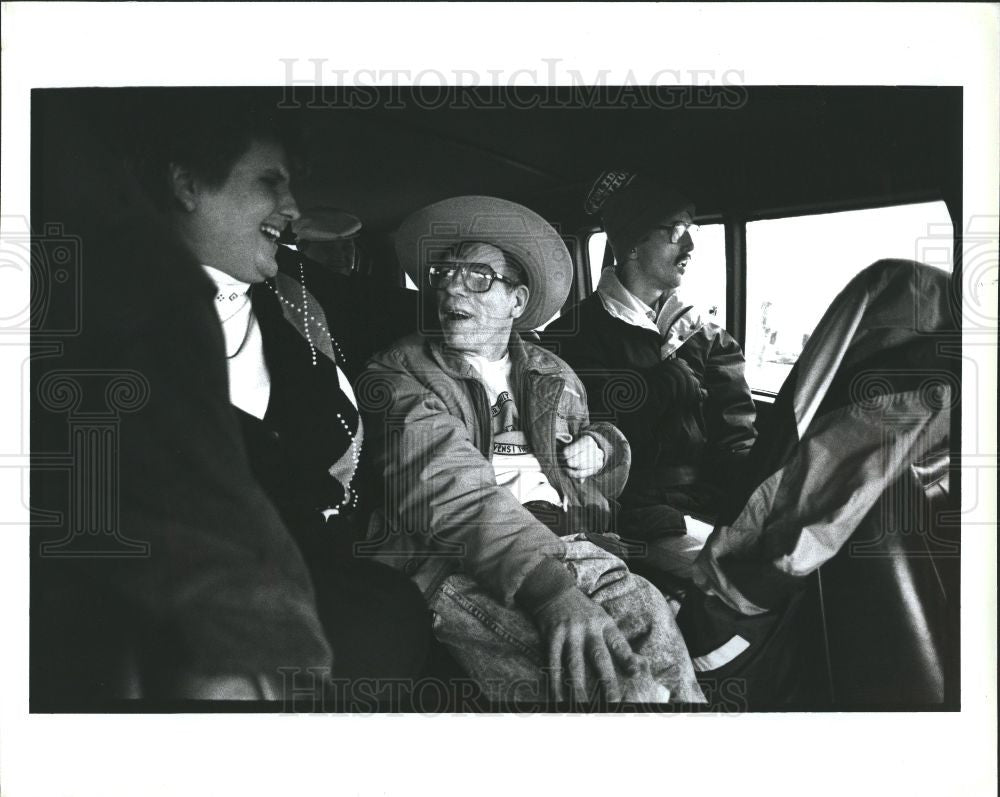 1992 Press Photo Handicapped Group Takes Field Trip - Historic Images