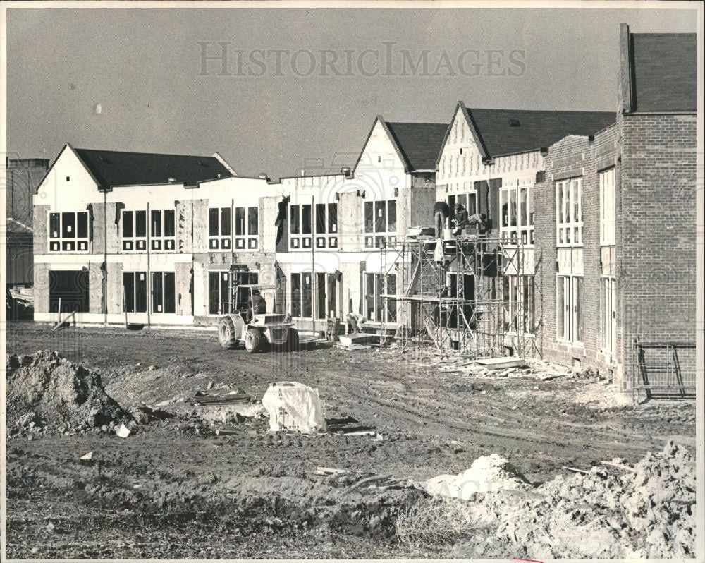 1988 Press Photo Harbortown, Detroit, Bank funding - Historic Images