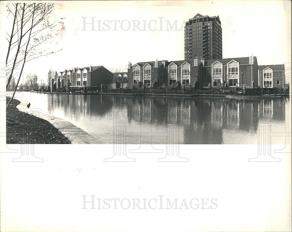 1988 Press Photo Harbortown, - Historic Images