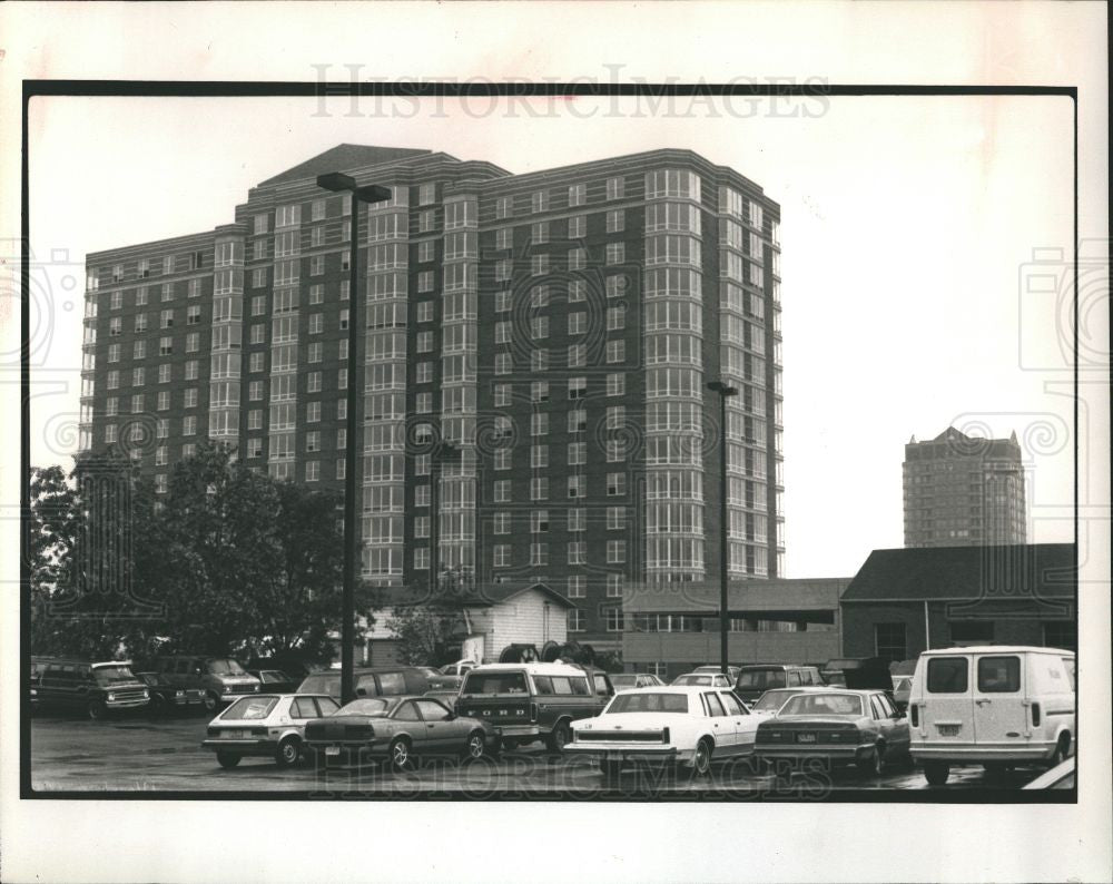 1989 Press Photo new 15-story tower riverfront - Historic Images