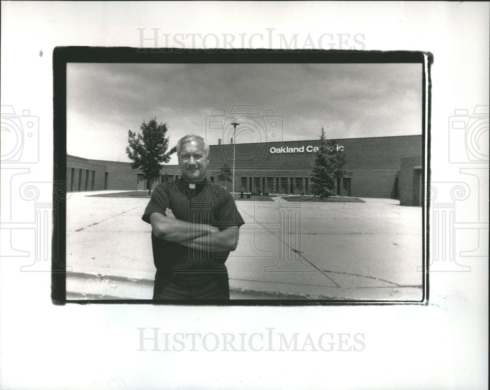 1989 Press Photo Timothy Szott Rev - Historic Images